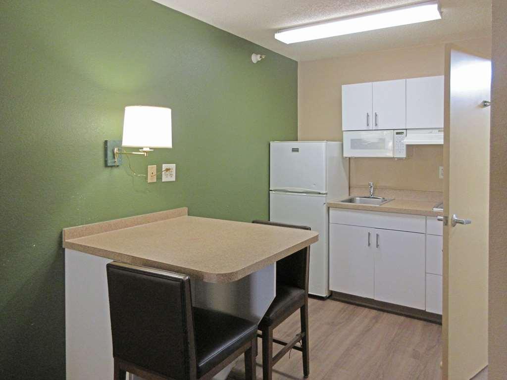 Suburban Studios Raleigh - Crabtree Valley Quarto foto