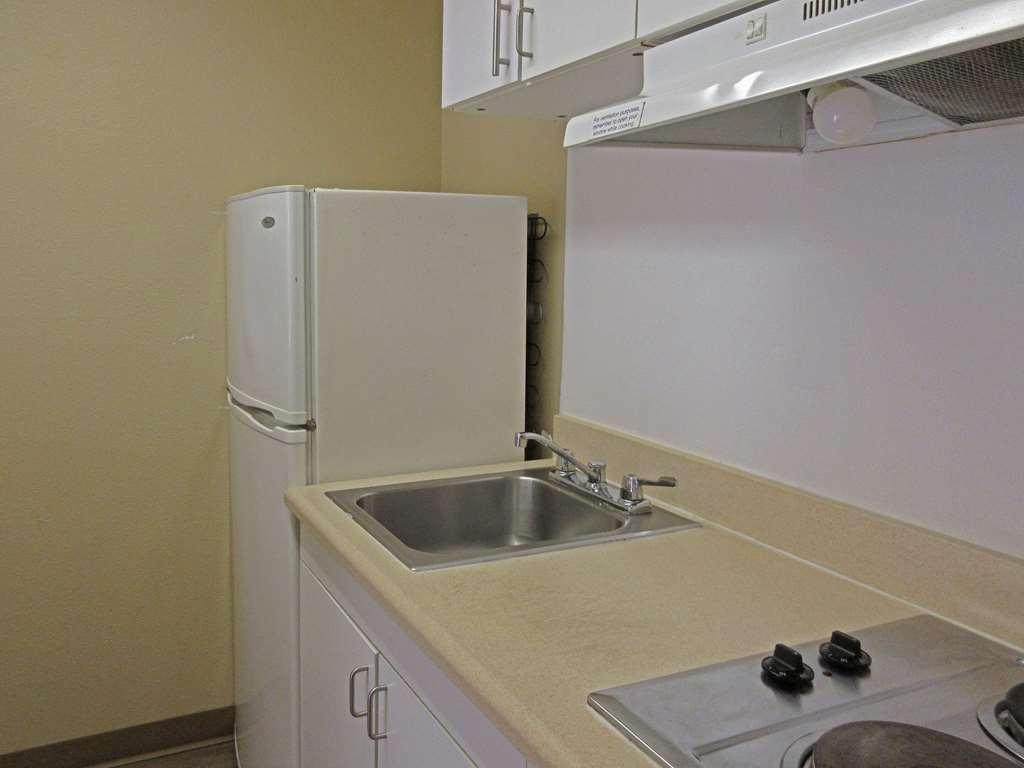 Suburban Studios Raleigh - Crabtree Valley Quarto foto